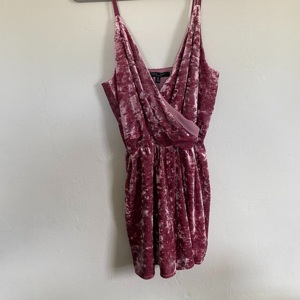 Romeo & Juliet Couture Crushed Velvet Romper Size Sm